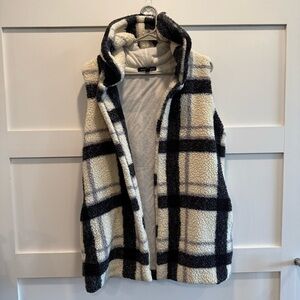 Black and Cream XL Sherpa Vest